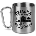Kubek metalowy z karabińczykiem i nadrukiem „Działka to nie hobby, to styl życia” – na działkę #4
