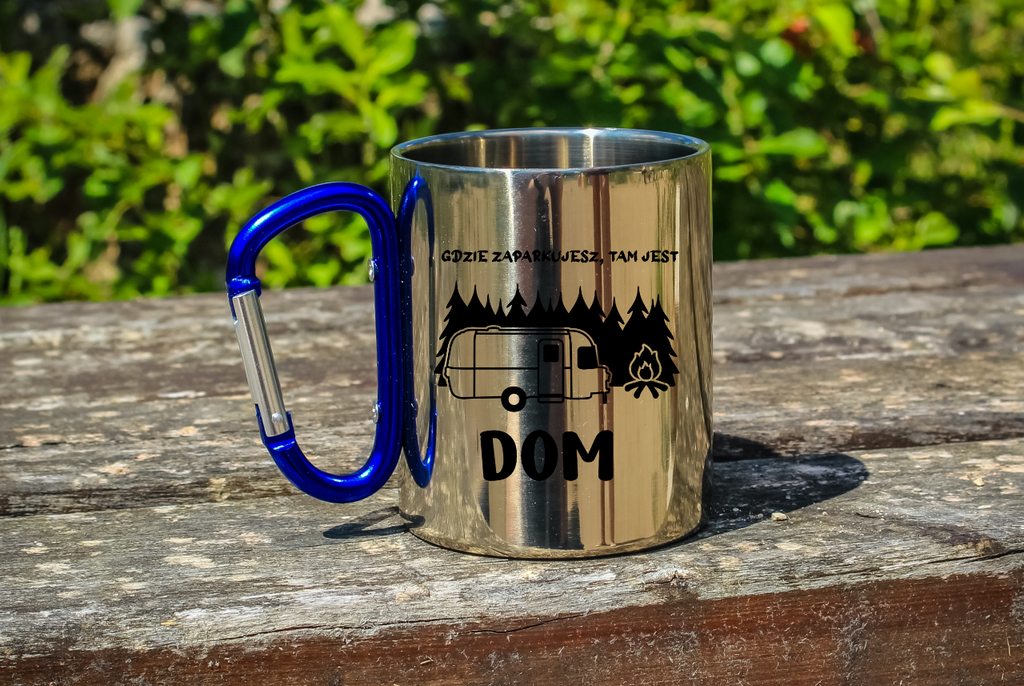Kubek z niebieskim karabińczykiem i nadrukiem "Gdzie zaparkujesz, tam jest dom" – camping, camper #5