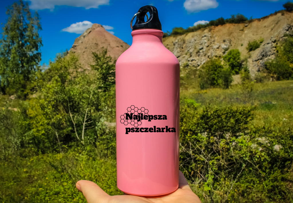 Butelka różowa 600 ml z nadrukiem "Najlepsza pszczelarka" – pszczelarstwo #2