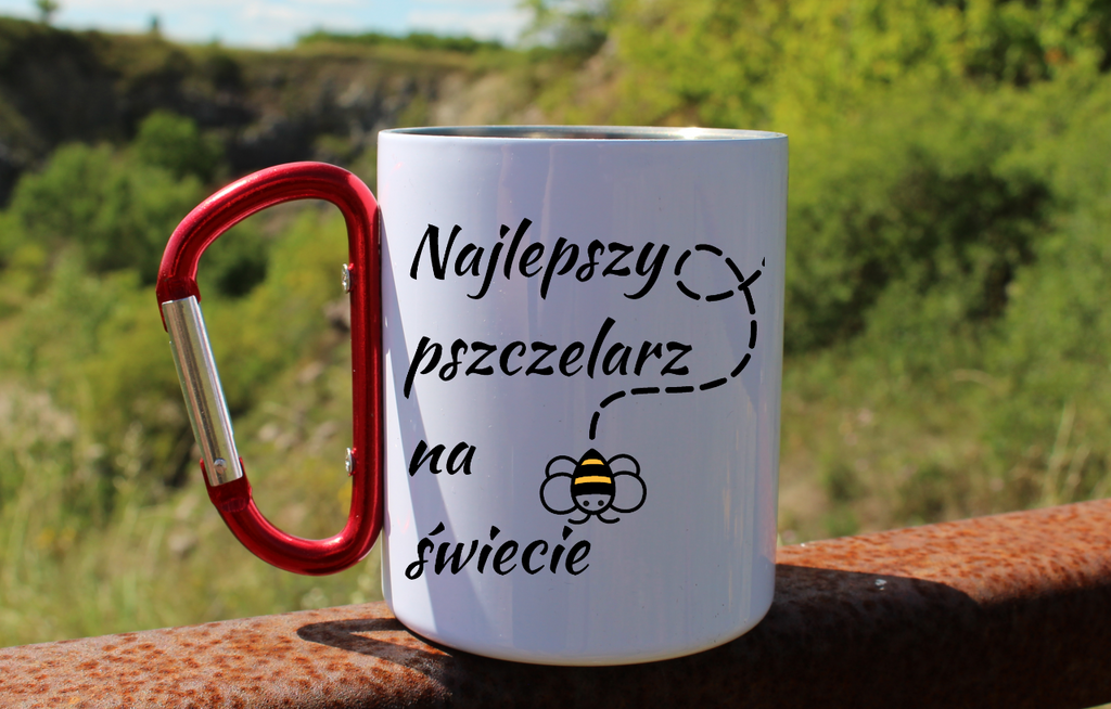 Kubek biały z czerwonym karabińczykiem i nadrukiem „Najlepszy pszczelarz na świecie” – pszczelarstwo #5