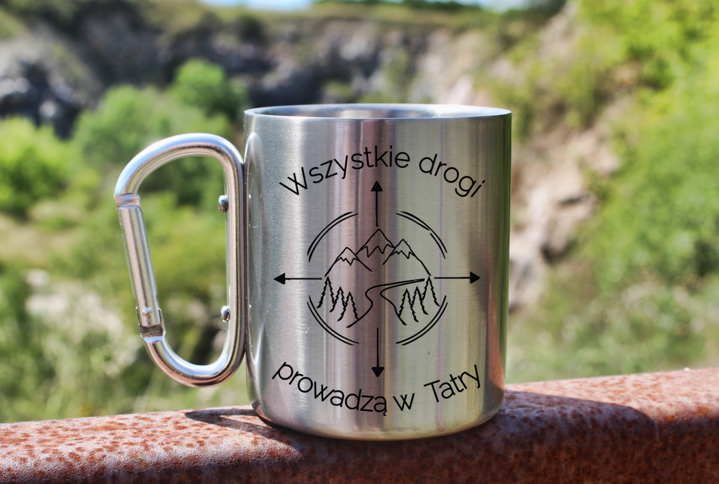 Kubek ze srebrnym karabińczykiem z nadrukiem „Wszystkie drogi prowadzą w Tatry” – góry, trekking #6