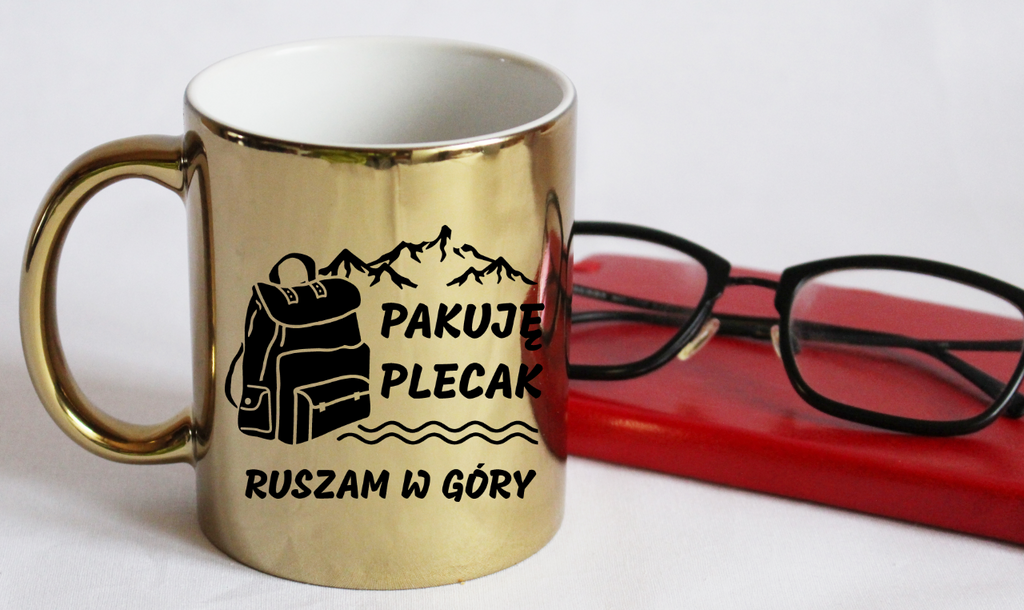 Kubek złoty z nadrukiem „Pakuję plecak, ruszam w góry” – trekking #2