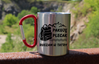 Kubek z czerwonym karabińczykiem i nadrukiem "Pakuję plecak, ruszam w Tatry" - trekking, góry #1