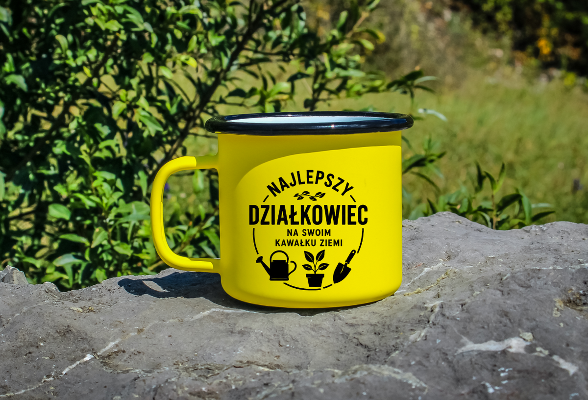 Kubek emaliowany żółty z nadrukiem „Najlepszy działkowiec na swoim kawałku ziemi” – działka, ogród #9