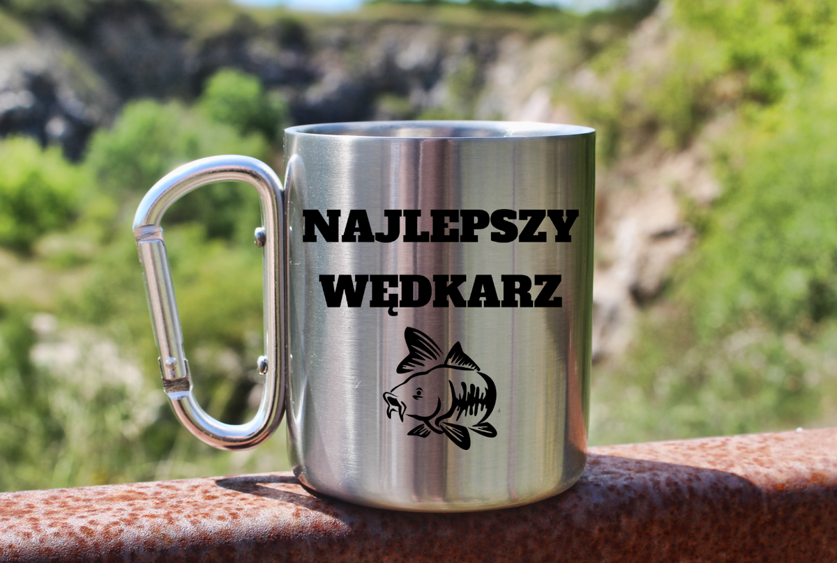 Kubek ze srebrnym karabińczykiem i nadrukiem "Najlepszy wędkarz" – wędkarstwo #8