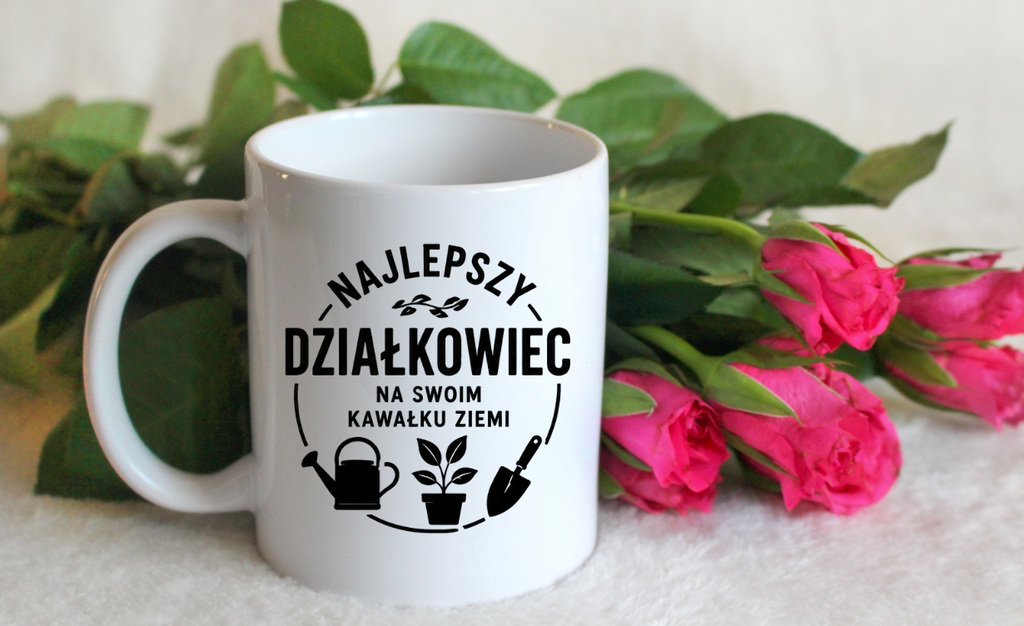 Kubek biały z nadrukiem „Najlepszy działkowiec na swoim kawałku ziemi” – ogród, działka #9