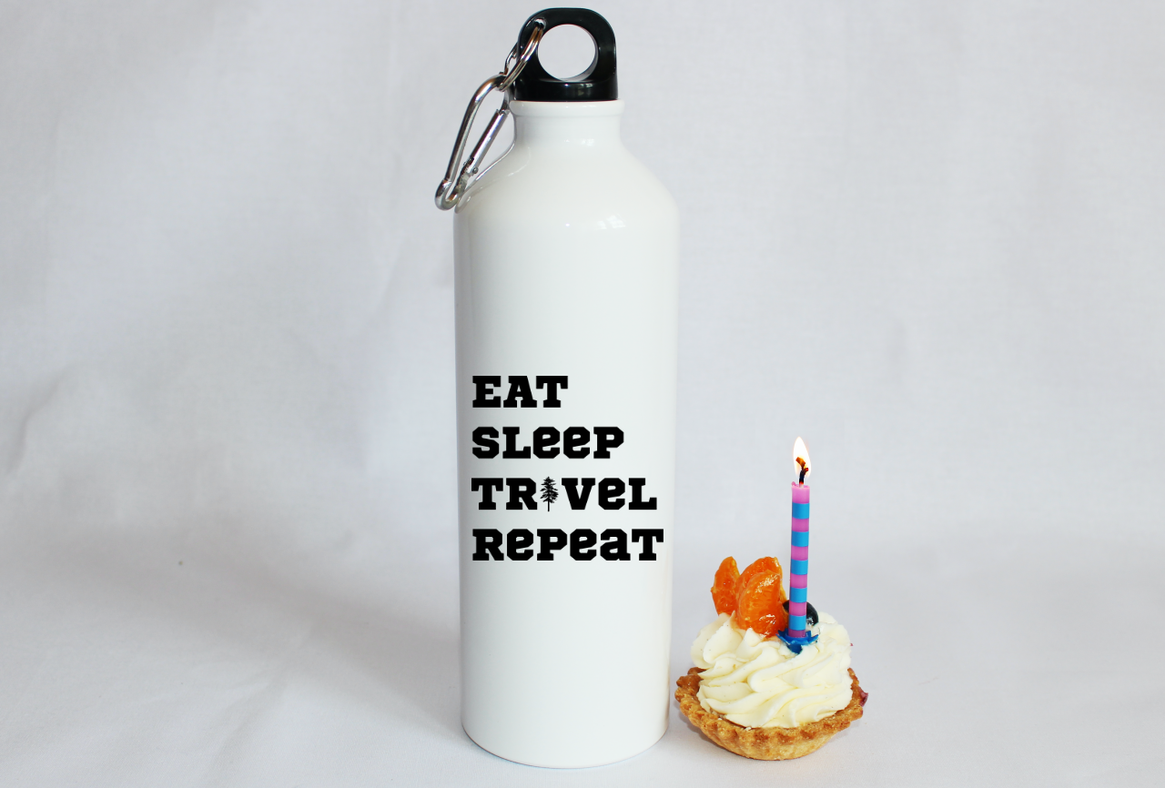 Butelka biała 800 ml z nadrukiem „Eat Sleep Travel Repeat” – podróże, przygoda #6