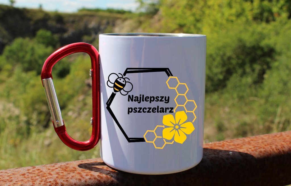 Kubek biały z czerwonym karabińczykiem i nadrukiem „Najlepszy pszczelarz” – pszczelarstwo #12