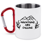 Kubek biały z czerwonym karabińczykiem, nadruk „Mountains are calling” – góry #8
