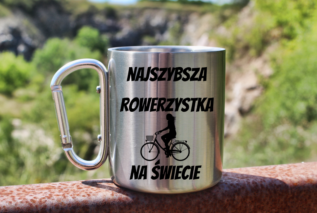 Kubek ze srebrnym karabińczykiem z nadrukiem „Najlepsza rowerzystka na świecie” – dla rowerzystki #1
