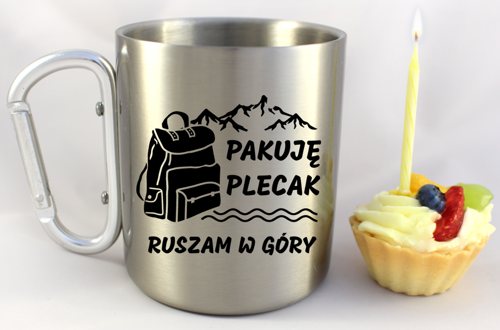 Kubek karabińczyk srebrny z nadrukiem „Pakuję plecak, ruszam w góry” #2