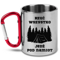 Kubek z czerwonym karabińczykiem i nadrukiem „Rzuć wszystko, jedź pod namiot” – namioty, camping #9
