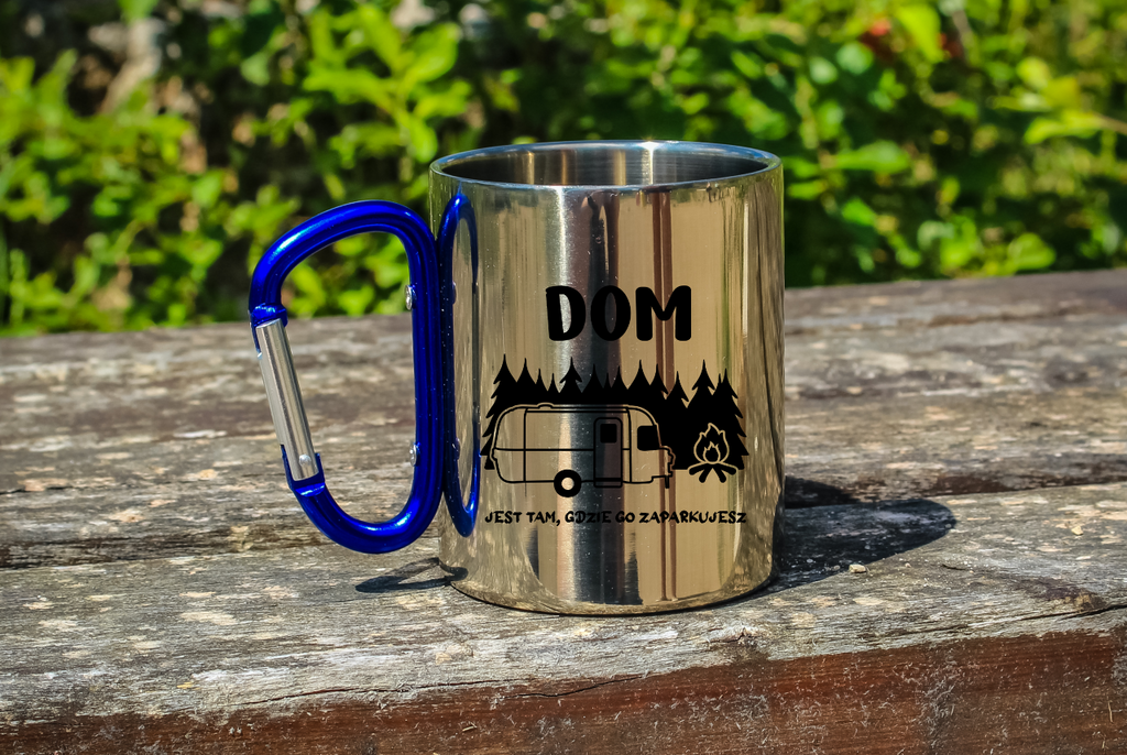 Kubek z niebieskim karabińczykiem i nadrukiem „Dom jest tam, gdzie go zaparkujesz” – camping, camper #6