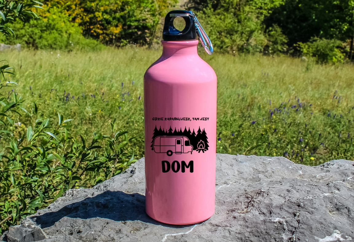 Butelka różowa 600 ml z nadrukiem „Gdzie zaparkujesz, tam jest dom" - camping, przygoda, podróż #3