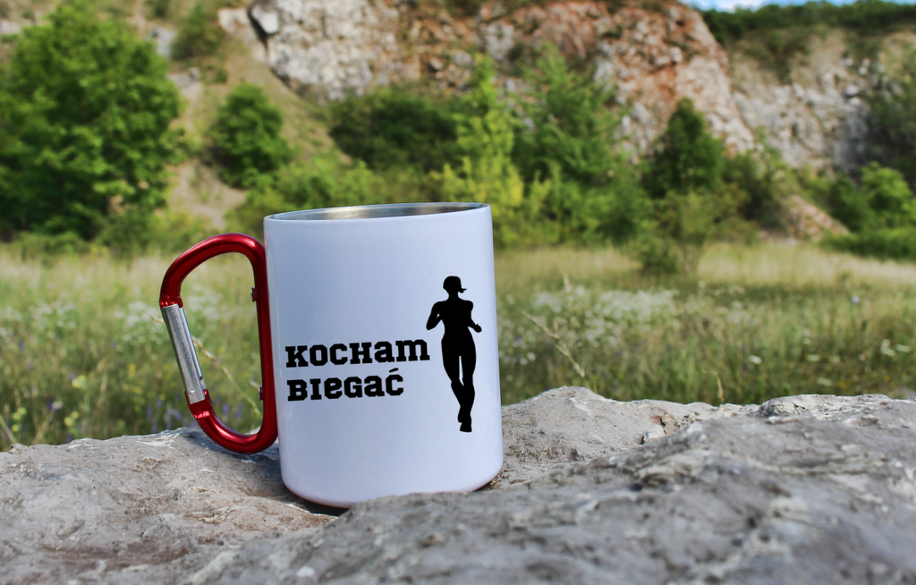 Kubek biały z czerwonym karabińczykiem dla biegaczki – nadruk "Kocham Biegać" #4