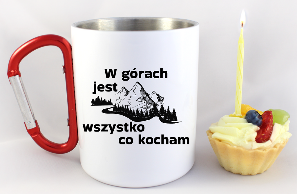 Kubek biały z czerwonym karabińczykiem, nadruk „W górach jest wszystko, co kocham” #1