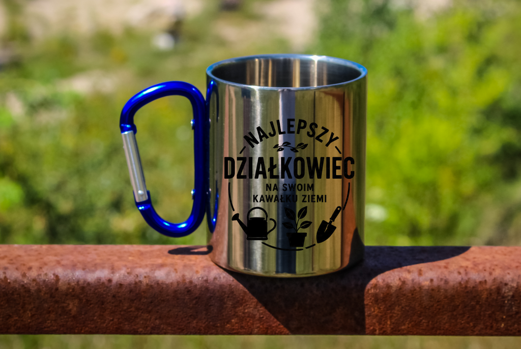 Kubek niebieski karabińczyk "Najlepszy działkowiec na swoim kawałku ziemi" - na działkę #5