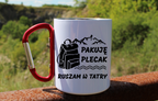 Kubek biały z czerwonym karabińczykiem, nadruki „Pakuję plecak, ruszam w Tatry” – Zakopane, Podhale #1