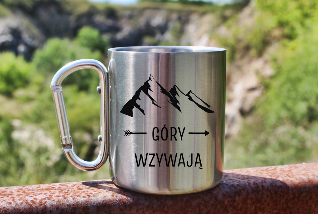 Kubek ze srebrnym karabińczykiem, nadruk "Góry wzywają" #2
