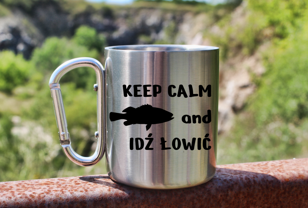 Kubek ze srebrnym karabińczykiem i nadrukiem "KEEP CALM and IDŹ ŁOWIĆ" #6