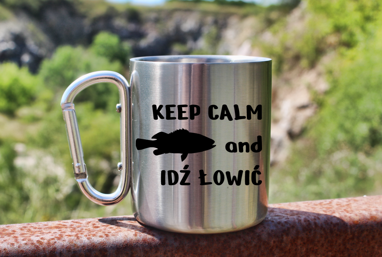 Kubek ze srebrnym karabińczykiem i nadrukiem "KEEP CALM and IDŹ ŁOWIĆ" #6