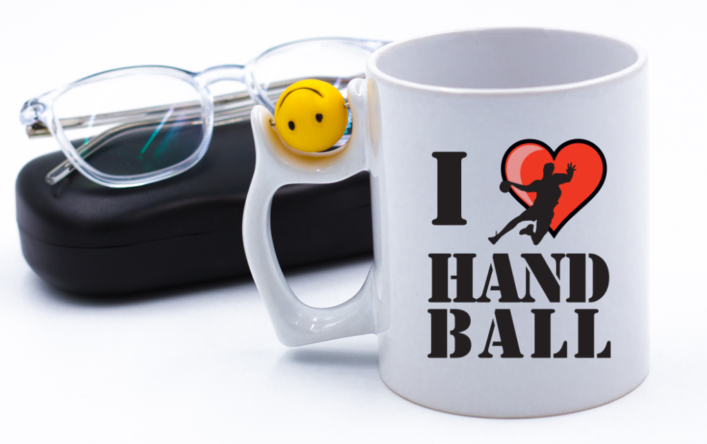 Kubek z piłką i grafiką serca z piłkarzem oraz napisem "I LOVE HANDBALL" #2
