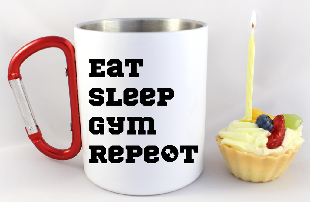 Kubek biały z czerwonym karabińczykiem i nadrukiem „Eat Sleep Gym Repeat” – na siłownię #7