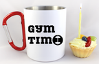 Kubek biały z czerwonym karabińczykiem i nadrukiem „Gym Time” – na siłownię #1
