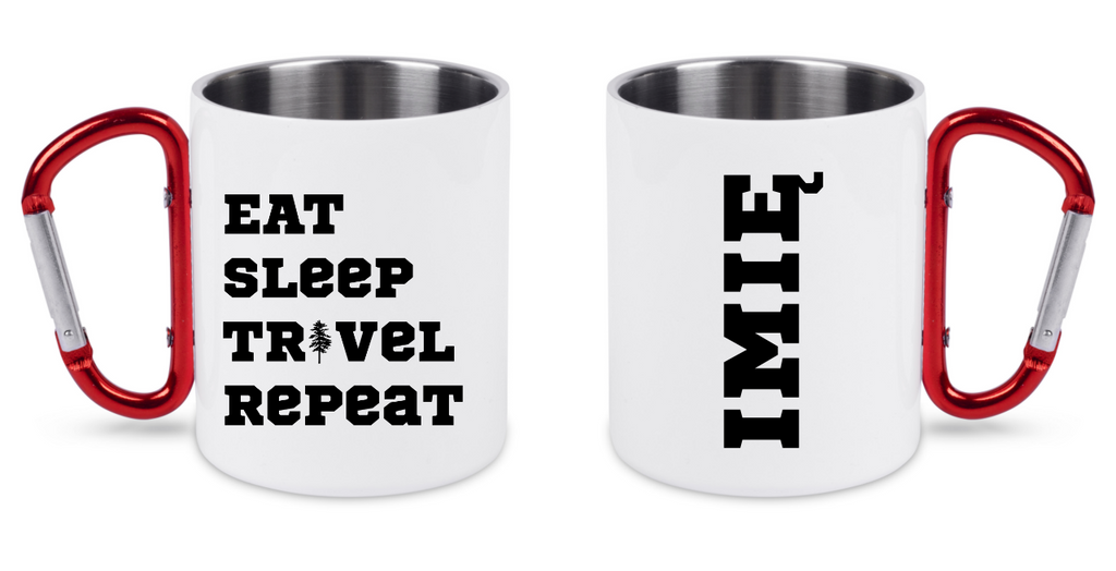 Kubek biały z czerwonym karabińczykiem z nadrukiem „Eat Sleep Travel Repeat” – trekking, podróż #5