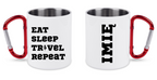 Kubek biały z czerwonym karabińczykiem z nadrukiem „Eat Sleep Travel Repeat” – trekking, podróż #5