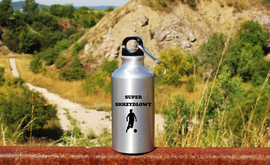 Butelka srebrna 400 ml z napisem "Super Skrzydłowy" – piłka nożna #1
