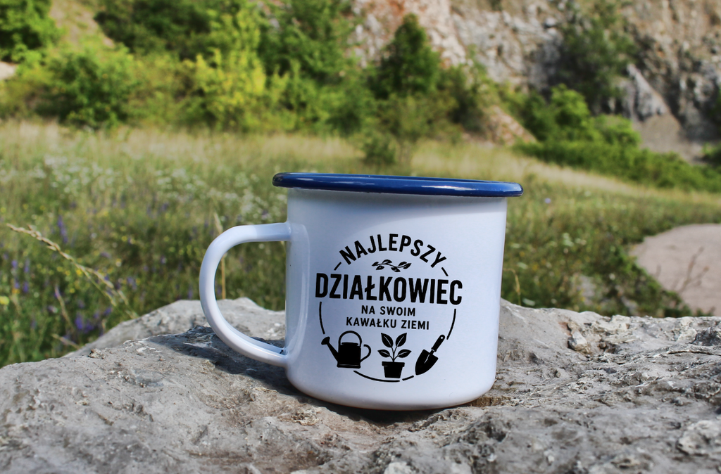 Kubek emaliowany biały z nadrukiem „Najlepszy działkowiec na swoim kawałku ziemi” – ogród, działka #9
