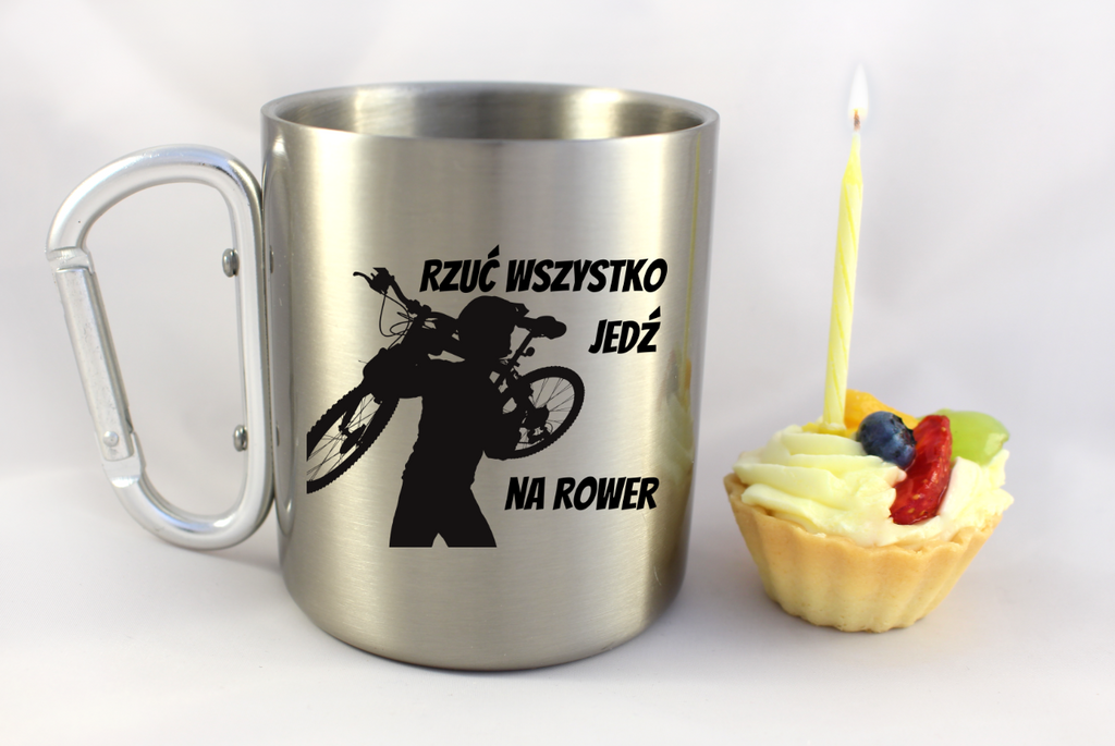 Kubek ze srebrnym karabińczykiem z nadrukiem „Rzuć wszystko, jedź na rower” – dla rowerzystów #2