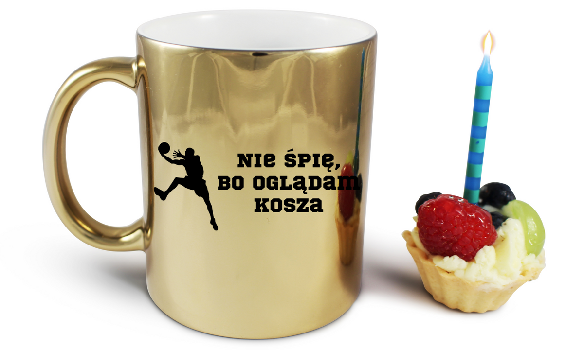 Kubek złoty z nadrukiem "Nie śpię, bo oglądam kosza" – koszykówka #3