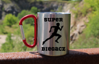 Kubek z czerwonym karabińczykiem nadruk "Super Biegacz" – bieganie #7