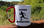Kubek biały z czerwonym karabińczykiem z nadrukiem "Super Biegaczka" – bieganie #8