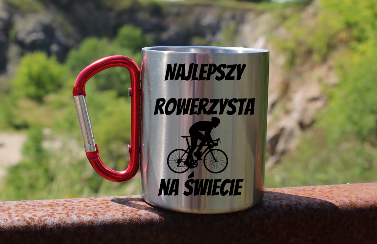 Kubek z czerwonym karabińczykiem i nadrukiem „Najlepszy rowerzysta na świecie” – dla rowerzysty #11