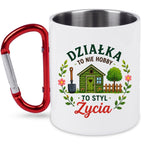 Kubek biały z czerwonym karabińczykiem „Działka to nie hobby, to styl życia” – działka, ogród #2