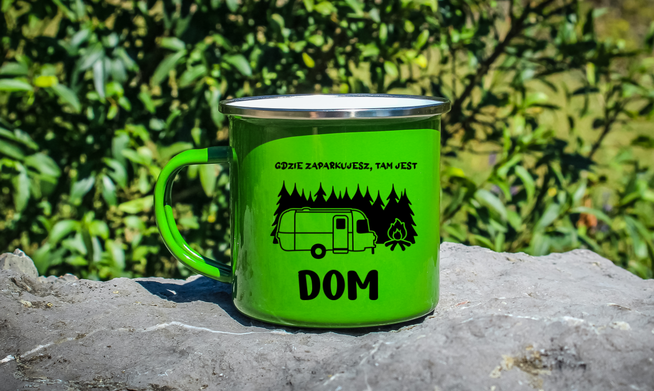 Kubek emaliowany zielony z nadrukiem "Gdzie zaparkujesz, tam jest dom" – camping #5