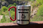 Kubek z czerwonym karabińczykiem i nadrukiem "Najlepszy wędkarz na świecie" - wędkarstwo #7