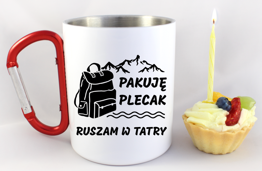 Kubek biały z czerwonym karabińczykiem, nadruki „Pakuję plecak, ruszam w Tatry” – Zakopane, Podhale #1