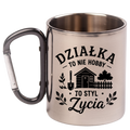 Kubek z czarnym karabińczykiem z nadrukiem „Działka to nie hobby, to styl życia” – działka, ogród #4