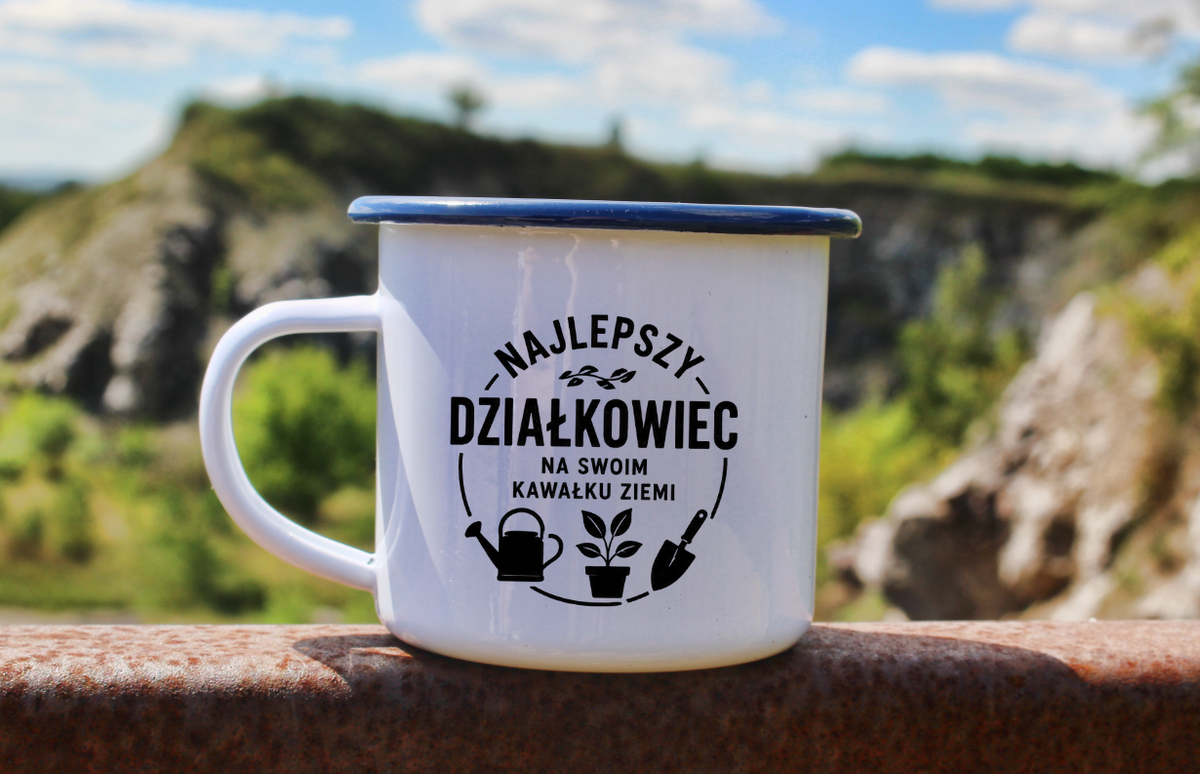 Kubek emaliowany biały z nadrukiem „Najlepszy działkowiec na swoim kawałku ziemi” – ogród, działka #9