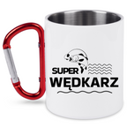 Kubek biały z czerwonym karabińczykiem i nadrukiem "Super wędkarz" – wędkarstwo #11