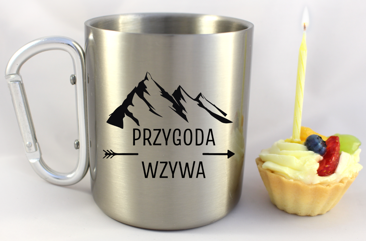 Kubek ze srebrnym karabińczykiem, nadruk "Przygoda wzywa" - podróż, trekking #3
