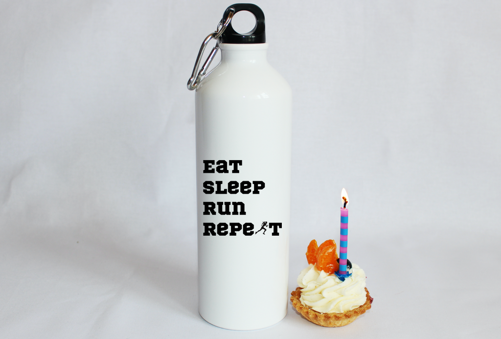 Bidon dla pań biały 800 ml z nadrukiem "Eat Sleep Run Repeat" – bieganie #10