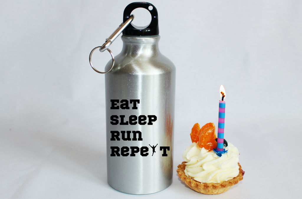 Butelka srebrna męska 400 ml z nadrukiem "Eat Sleep Run Repeat" – bieganie #11