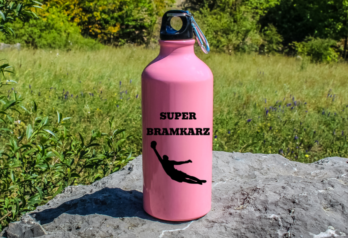 Butelka różowa 600 ml z napisem "Super Bramkarz" #13
