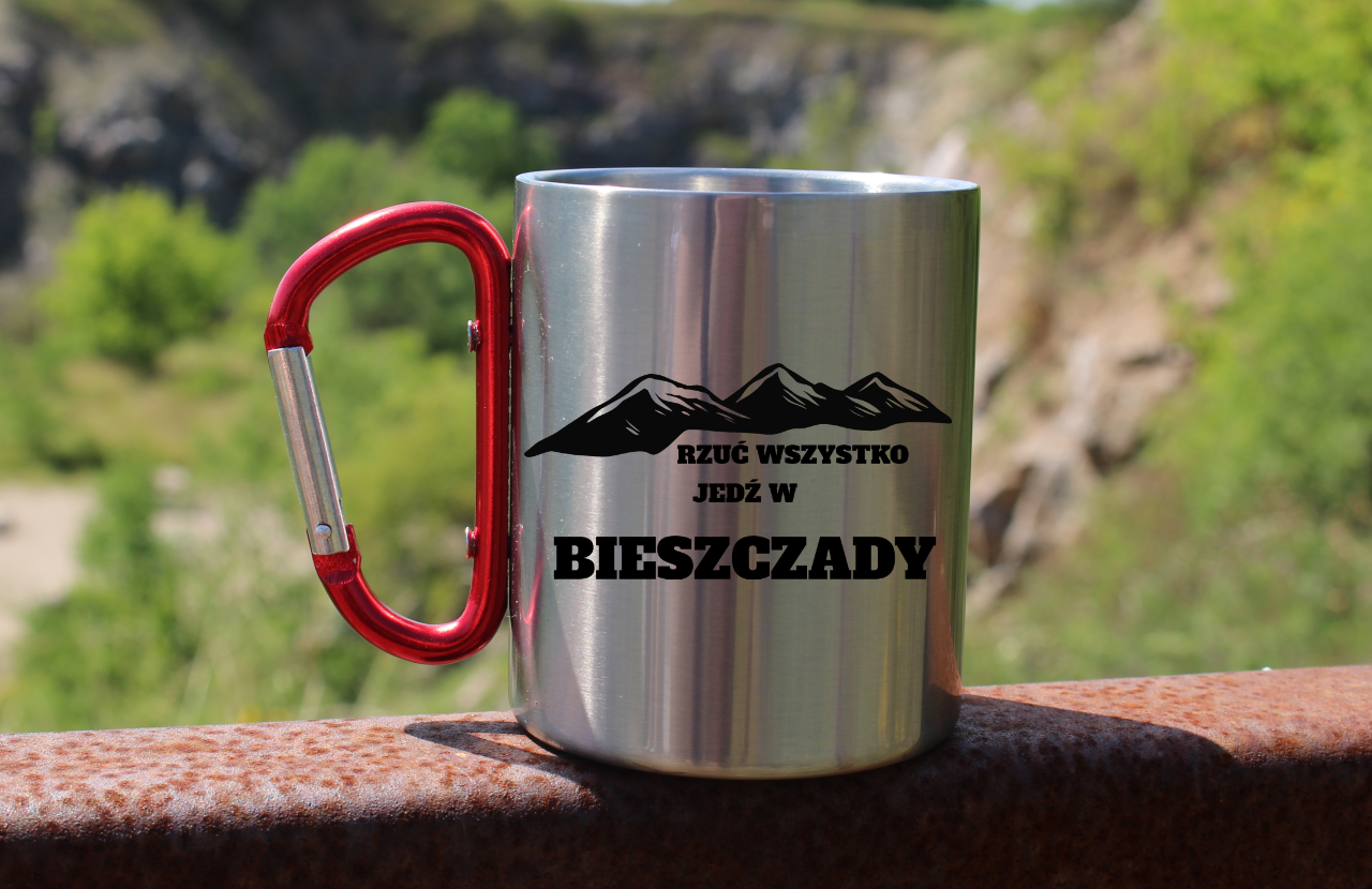 Kubek z czerwonym karabińczykiem i nadrukiem "Rzuć wszystko, jedź w Bieszczady" #4