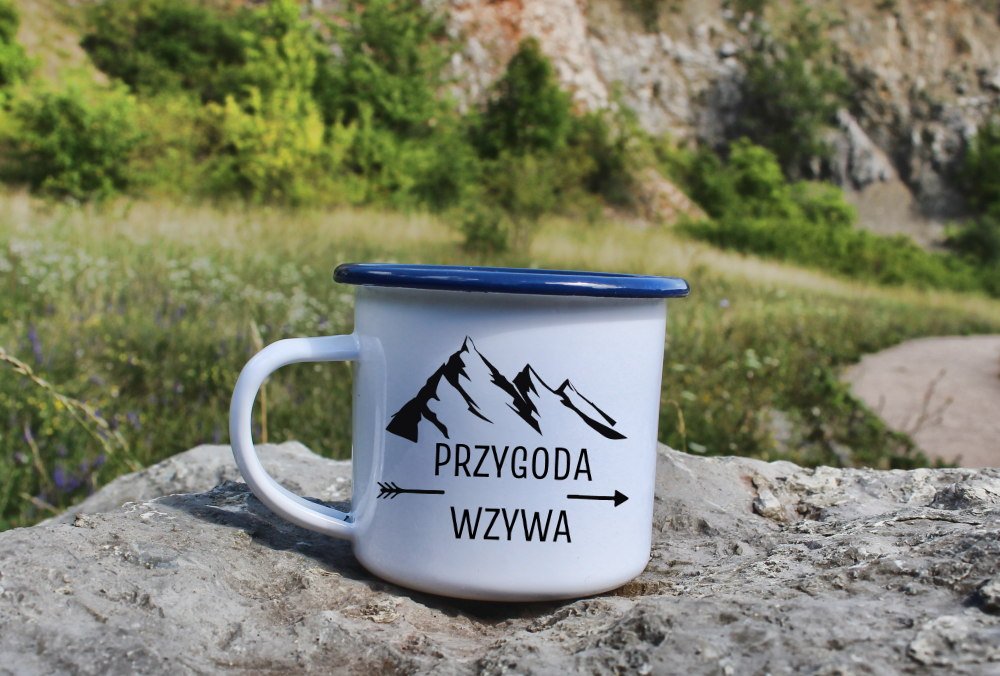 Kubek biały emaliowany z nadrukiem "Przygoda wzywa" #1
